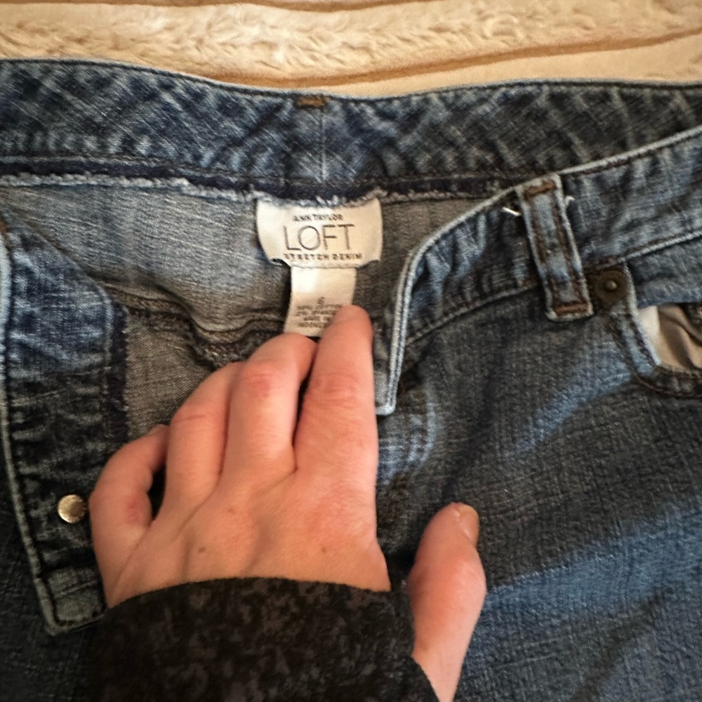 Ann Taylor LOFT jeans size 6R - Picture 2 of 3
